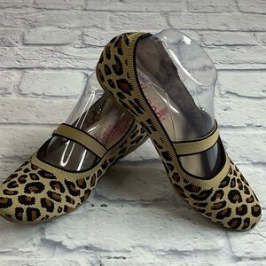 Jellypop Tan/Black Leopard Mary Jane Flats with Pearl Accent. Size 9.